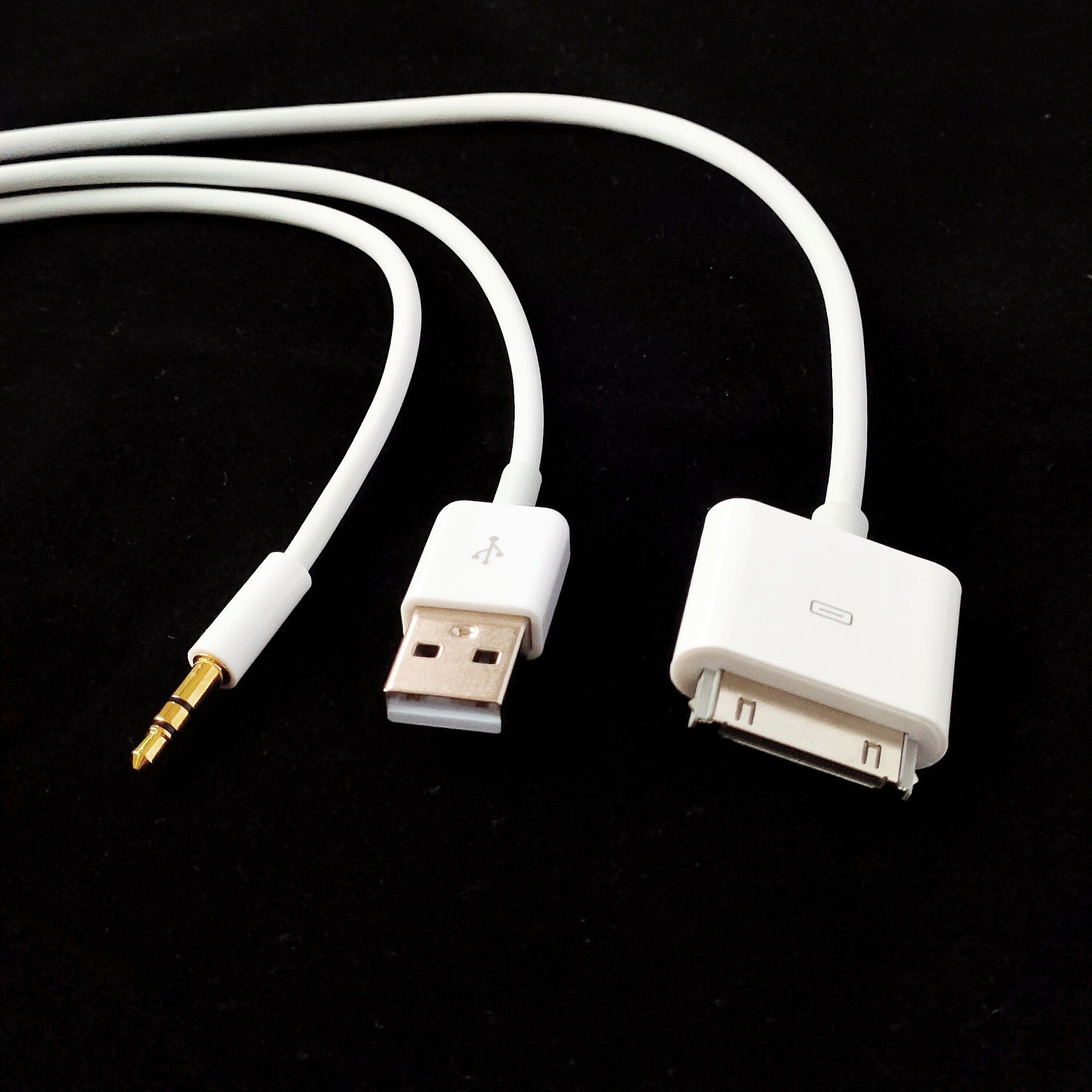 Suitable for iPhone 4S, iPod, AUX car audio cable, phone USB charging data cable, 1.5 meters eprolo
